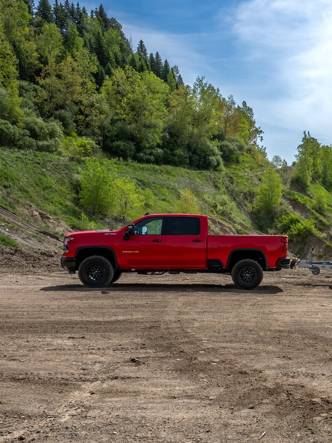 chevrolet 게시물 이미지: Swipe to see what we’re towing this summer in...