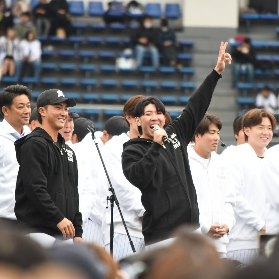 Photo by 千葉日報 on November 26, 2025. May be an image of one or more people, concert and text.