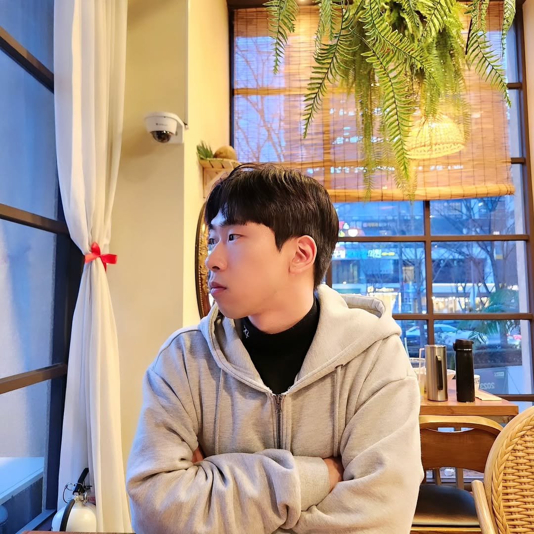 Photo by 남자애 l CHILD B on February 20, 2024.