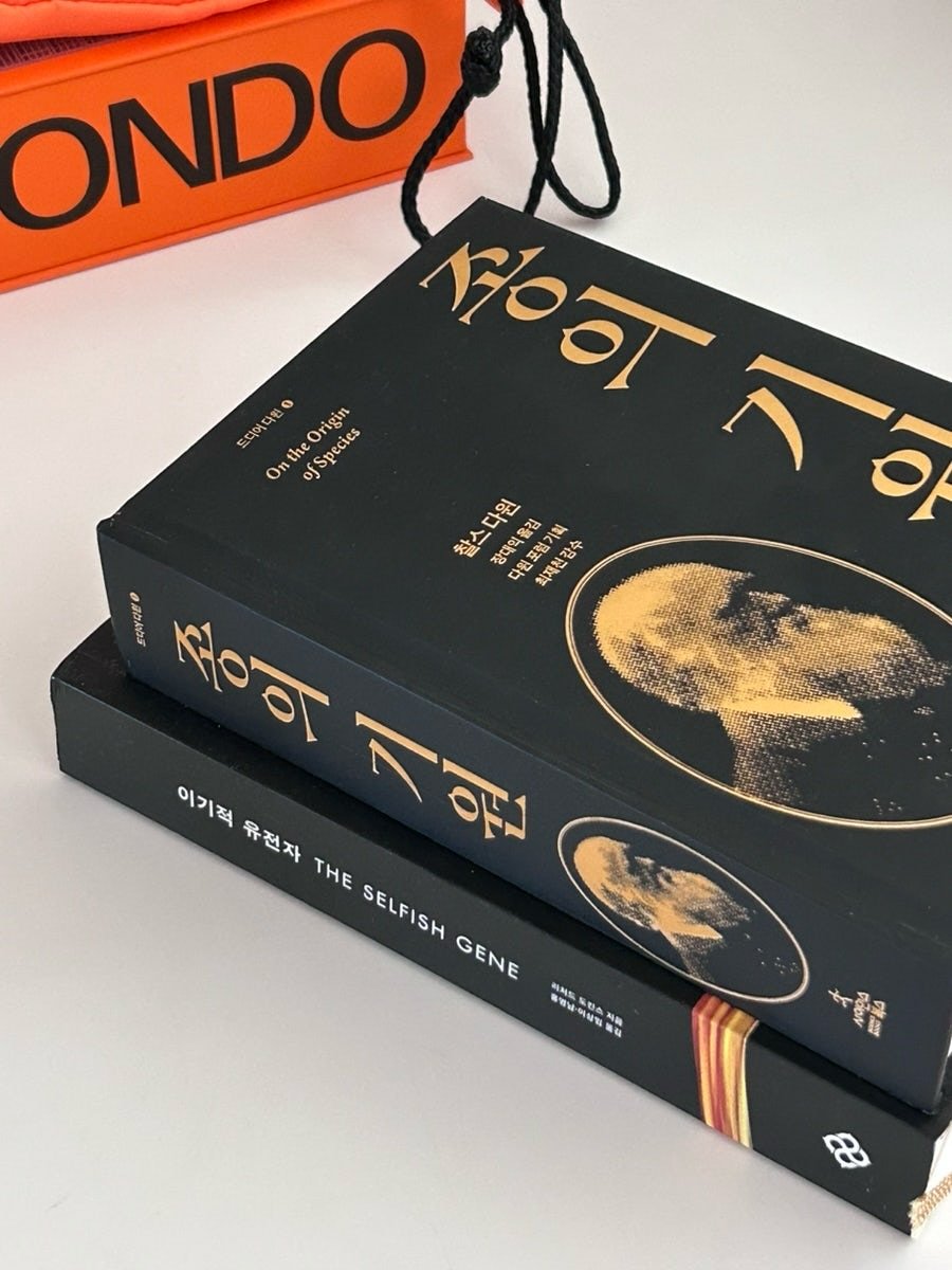 Photo shared by 클로이 서재 | 잡식성 독서가 on November 02, 2025 tagging @science__books. May be an image of book, box and text.