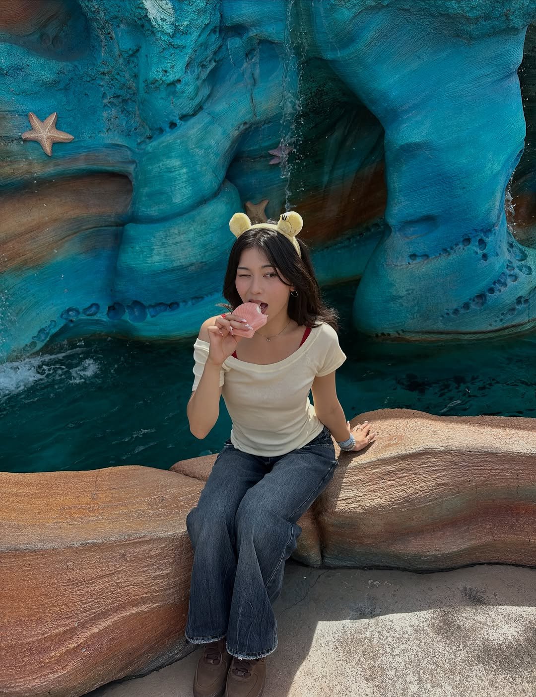 chloeslayde 게시물 이미지: where the people are 🫧🐬🐚🩵🐠