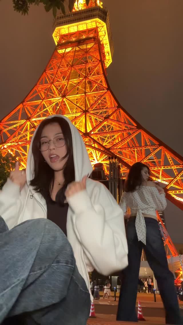 chloeslayde 게시물 이미지: new trend..? 🧡 WHY IS NO ONE TALKING ABT THIS...