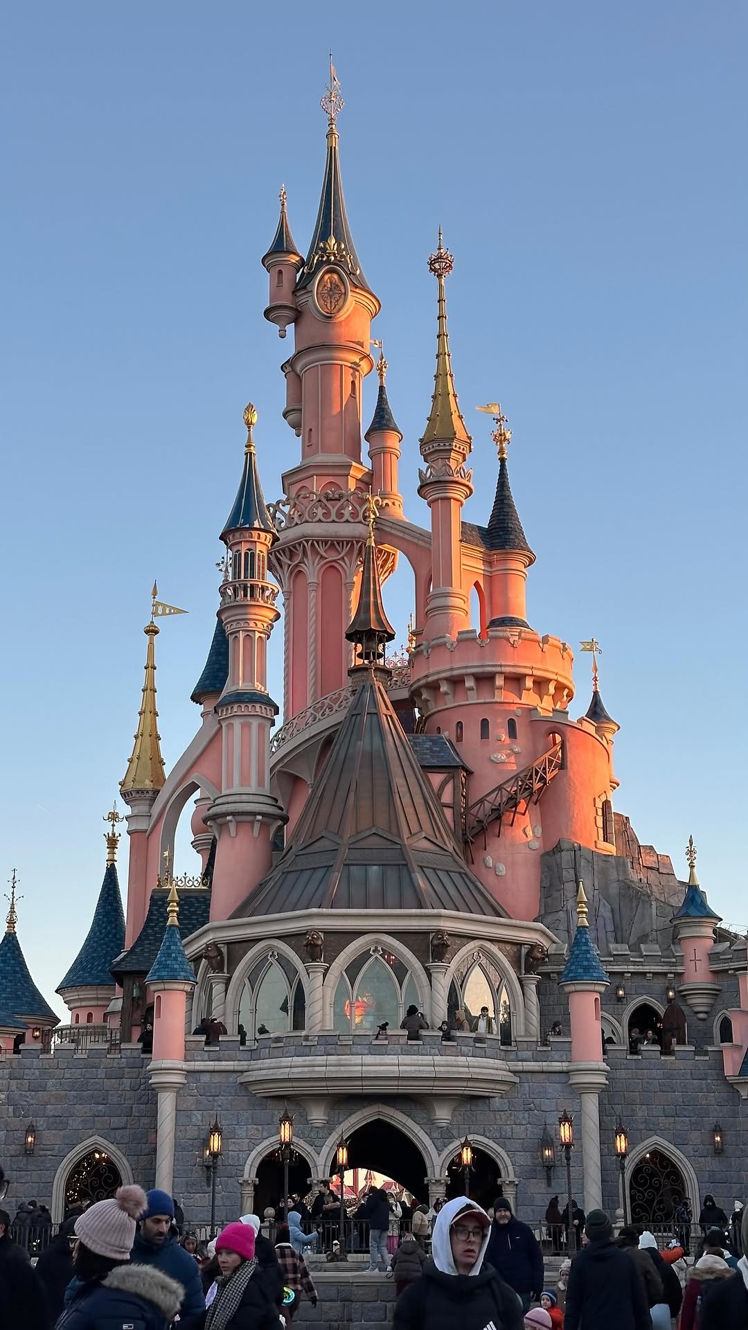 chloeslayde 게시물 이미지: guess who’s idea this was 🏰🎆🩷
#mickeymouse...