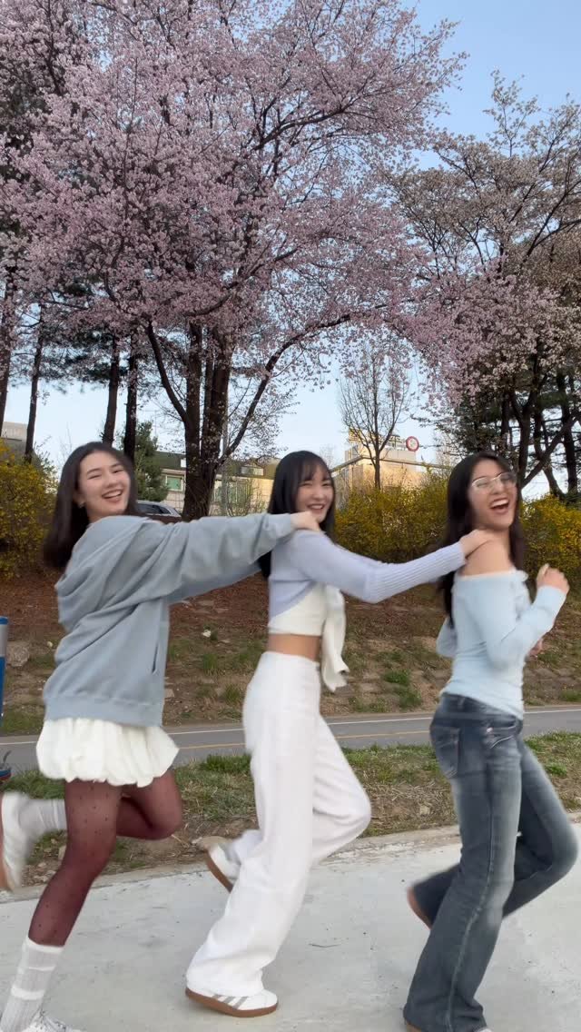 chloeslayde 게시물 이미지: shake shake shake 🫨
.
.
.
.
#friendgroup...