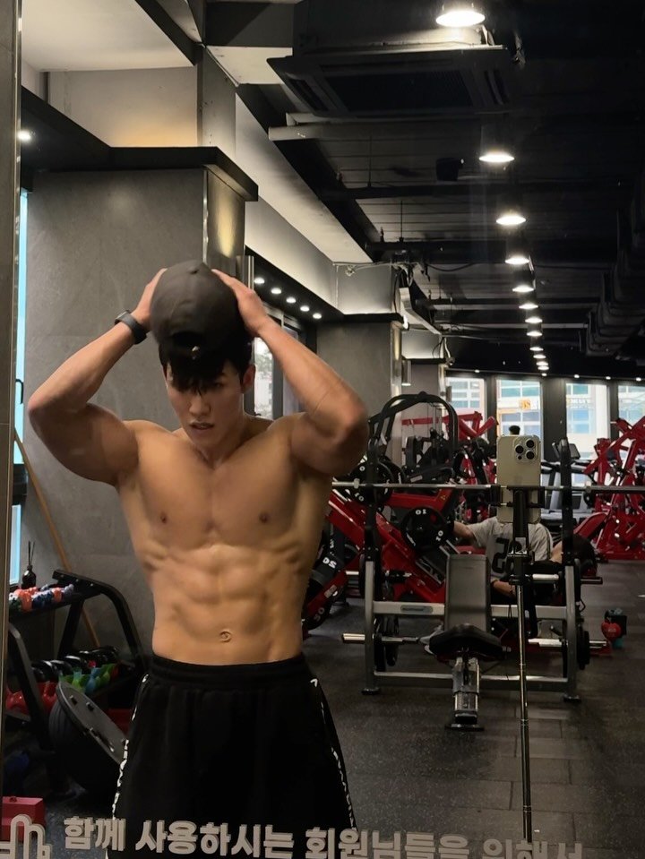 cho1maru 게시물 이미지: 다이어트가 속도 너무 빠르면
수행능력 급락과 함께 근손실 위험이 있다

또한...