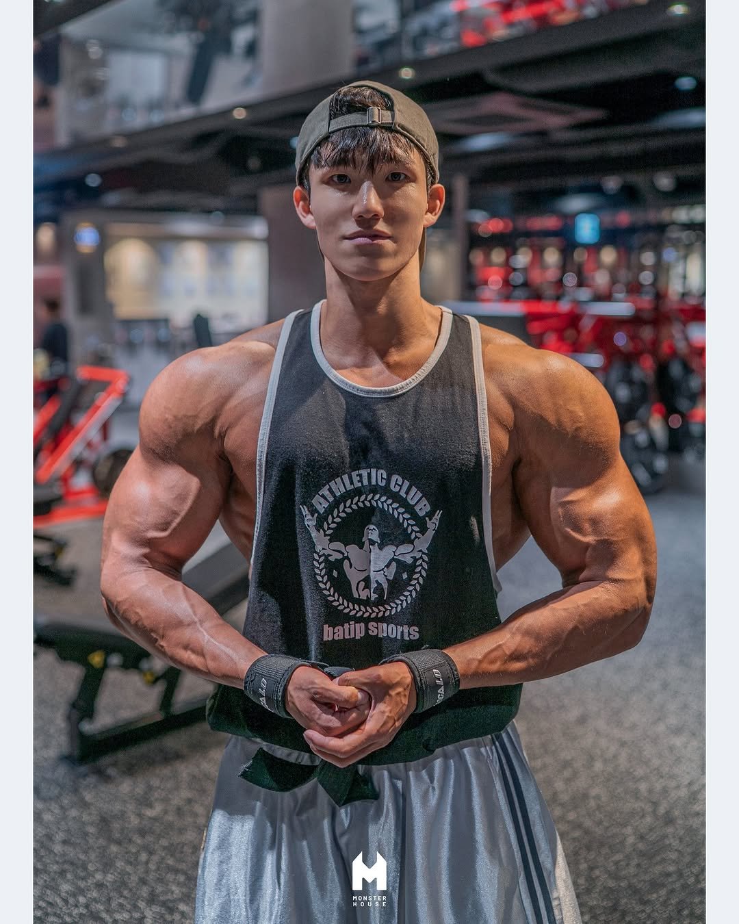 Photo shared by Monster House on September 08, 2025 tagging @cho1maru, @monster_house_jo, and @batip_official. May be an image of 1 person, biceps, body building, dumbbell, sportswear and text.