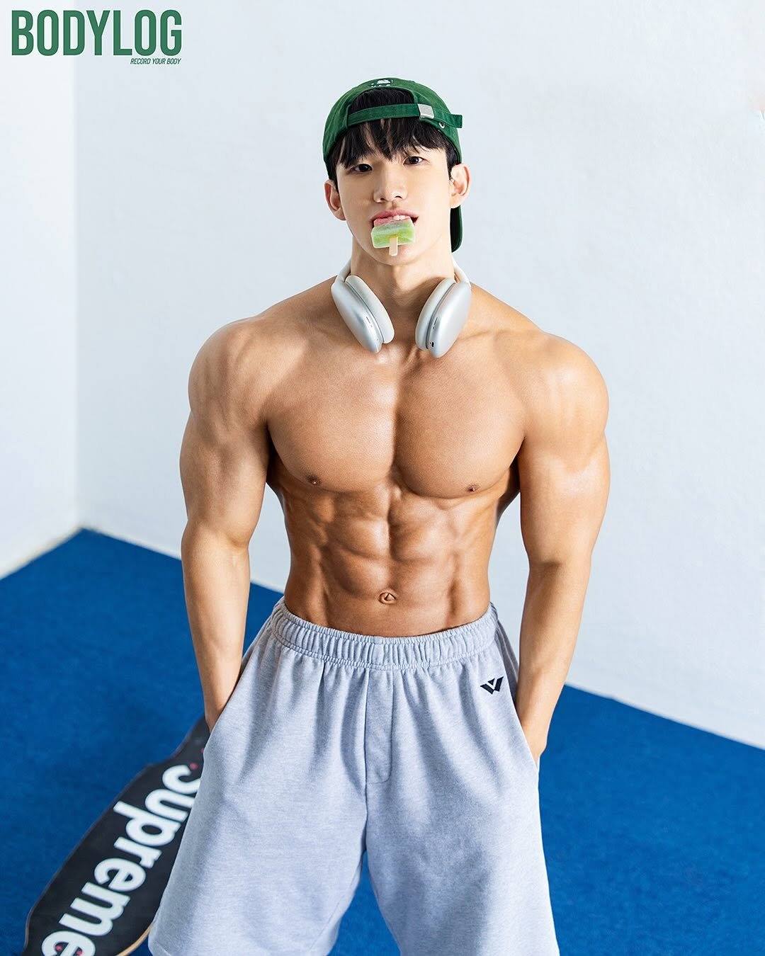 Photo shared by 최마루 on July 09, 2025 tagging @studio_bodylog. May be an image of one or more people, biceps, sweatpants, underwear and sportswear.