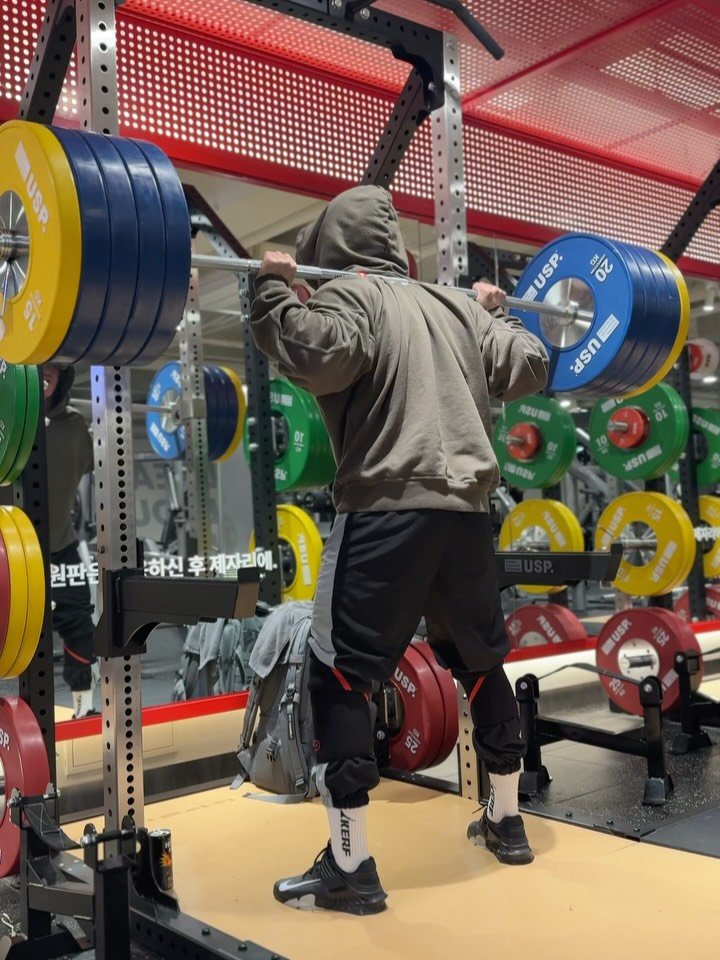 cho1maru 게시물 이미지: 스쿼트 210x 3 
데드 240 (정지) x 4 (5회째 실패)
.
체중 78.3kg 미니커팅 중