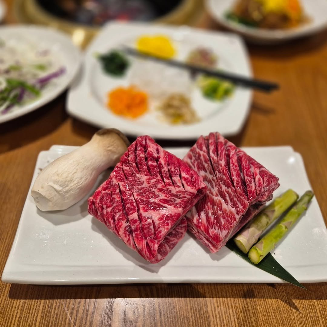 Photo by ♡초코슈슈 on February 05, 2026. May be an image of steak, beef and text.