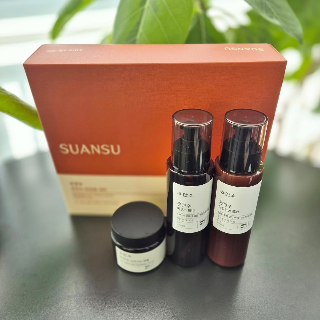 Photo shared by ♡초코슈슈 on January 20, 2026 tagging @official_enesti. May be an image of one or more people, makeup, hair product, hand cream and text.