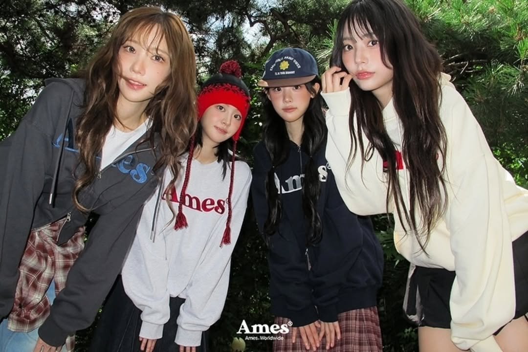 Photo shared by 쵸가 너무 좋지혜 on September 30, 2025 tagging @choda._.n, @i_am_young22, @magenta_6262, and @siyo.co.kr. May be an image of ‎3 people, bangs, top and ‎text that says '‎الحكا 8 Ames mes Ames A 14 Ames.Woridwide Ames Wor Woridwide Ames.Wordwide wide‎'‎‎.