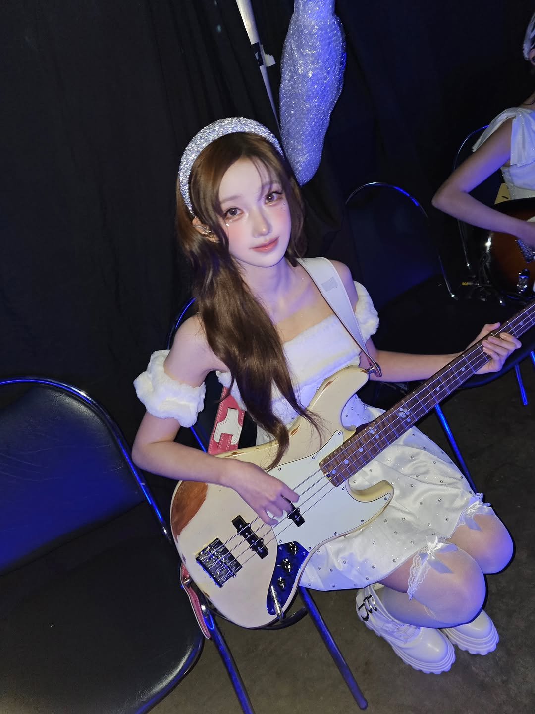 Photo shared by 쵸가 너무 좋지혜 on December 31, 2025 tagging @magenta_6262. May be an image of guitar and text.