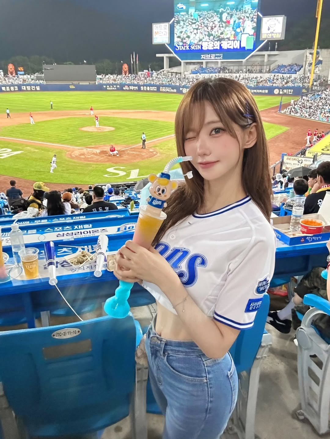 Photo shared by 쵸가 너무 좋지혜 on August 13, 2025 tagging @magenta_6262. May be an image of 4 people, people playing baseball and text.
