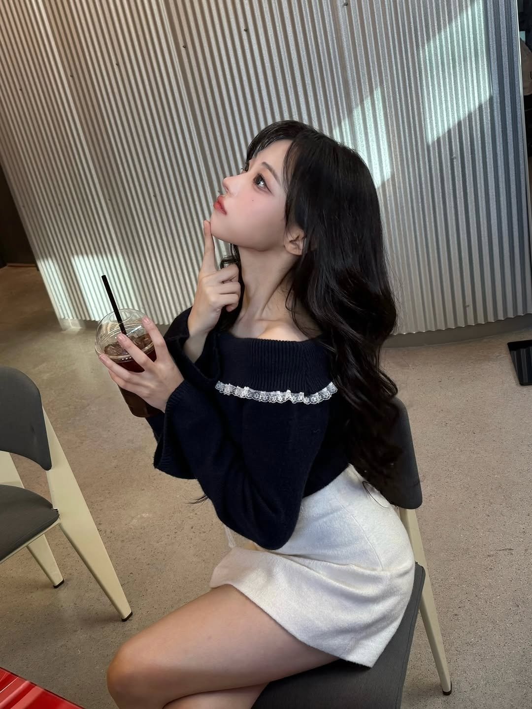 Photo shared by 쵸가 너무 좋지혜 on December 31, 2025 tagging @i_am_young22. May be an image of one or more people, hair, top, miniskirt and text.