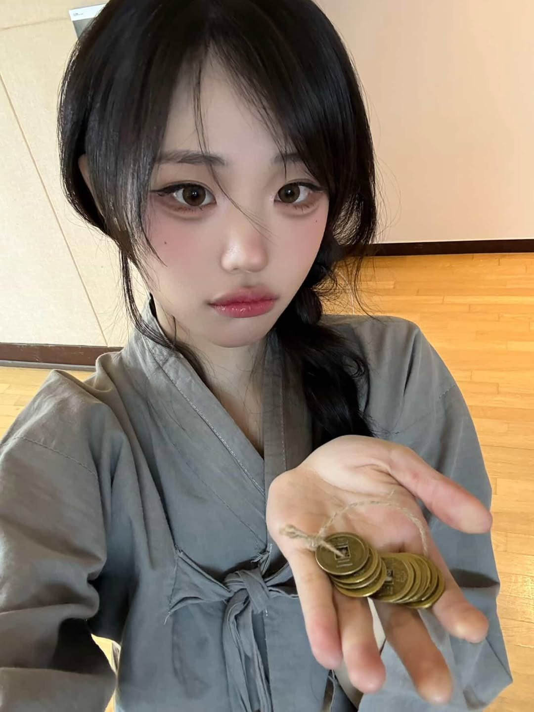 Photo shared by 쵸가 너무 좋지혜 on February 17, 2026 tagging @i_am_young22. May be an image of one or more people, hair and text.