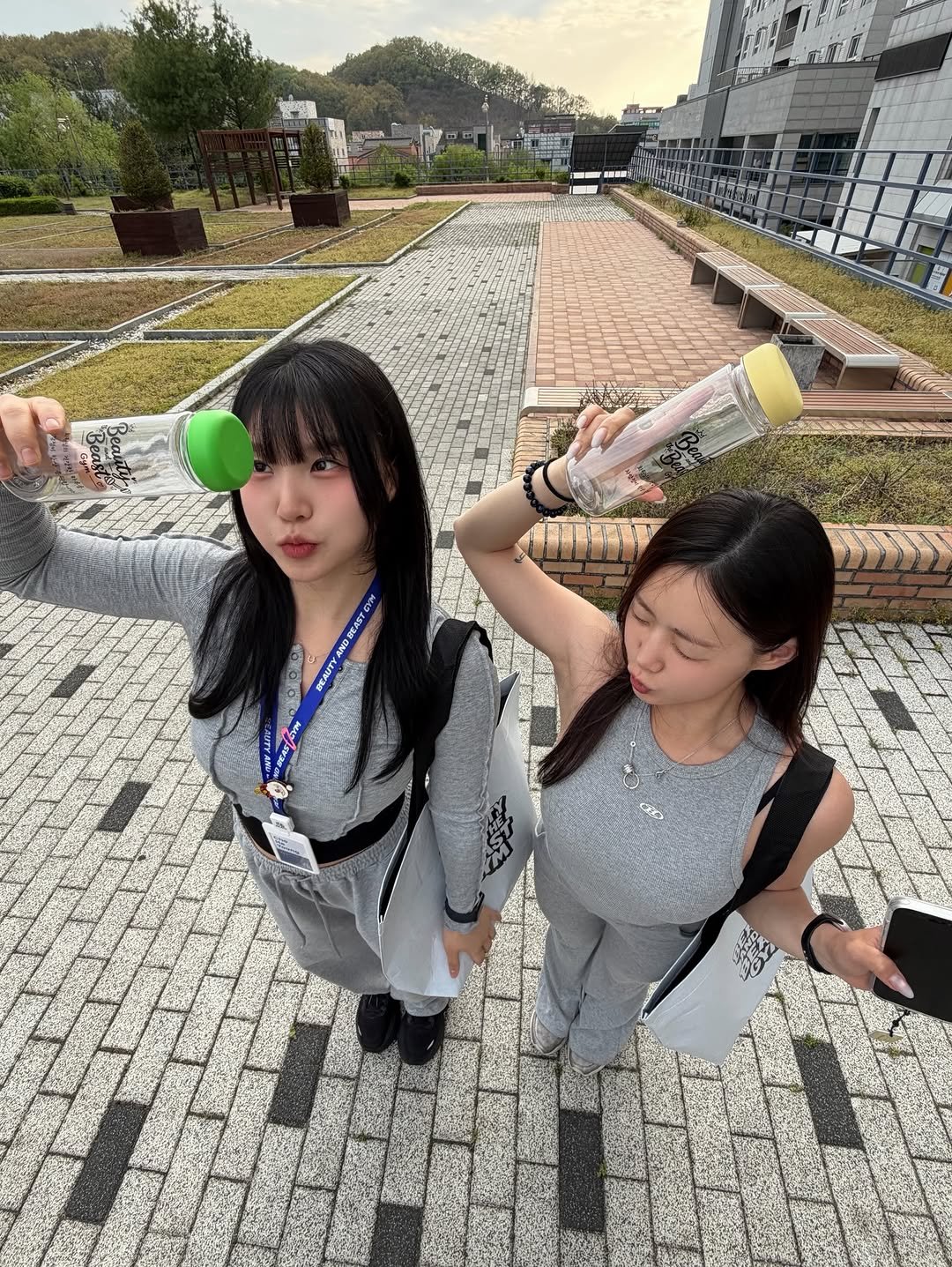 chohaha0 게시물 이미지: 땅꼬맹이랑 굿즈자랑🌷
오랜만에 맘 통해서 회색인간들🦖