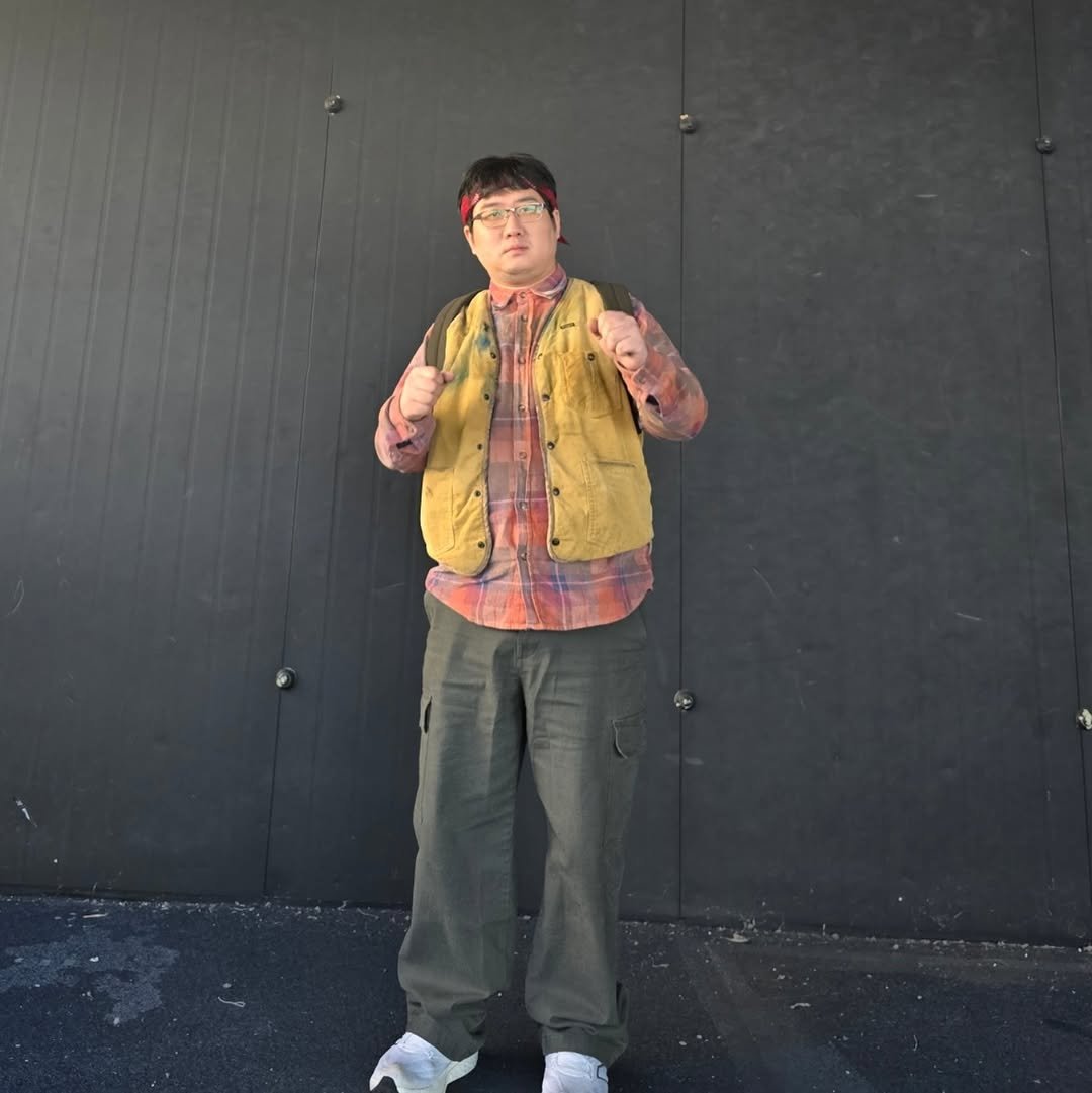 Photo by 최우선 on November 26, 2025. May be an image of duffle coat, flannel and text.