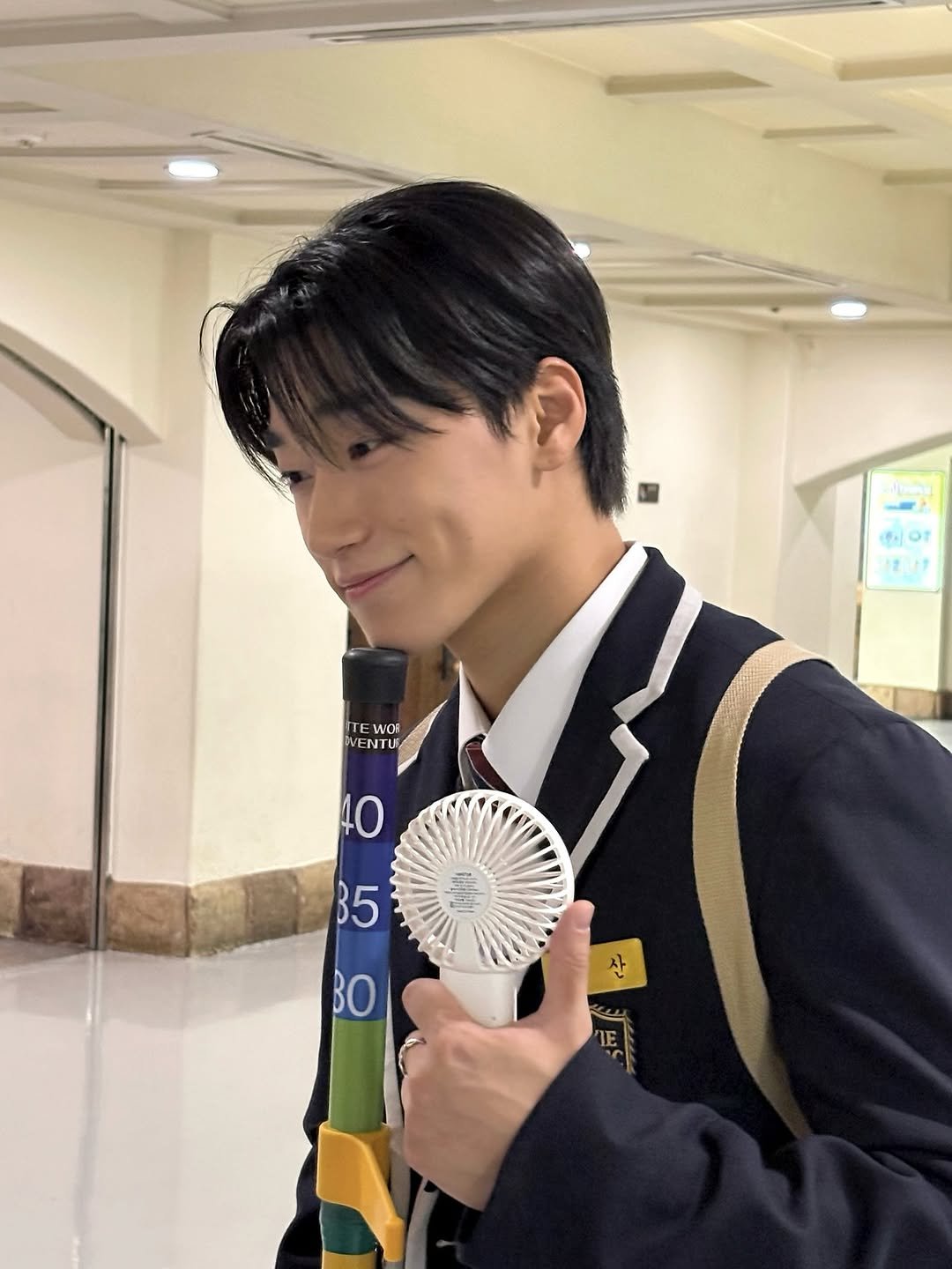 Photo by 산 (SAN) on September 05, 2025. May be an image of 1 person, bolo tie and text that says '- + +or 1ENP TTE TTEWOR WOR VENTU IVE NTU 40 B5 BO BO IE'.