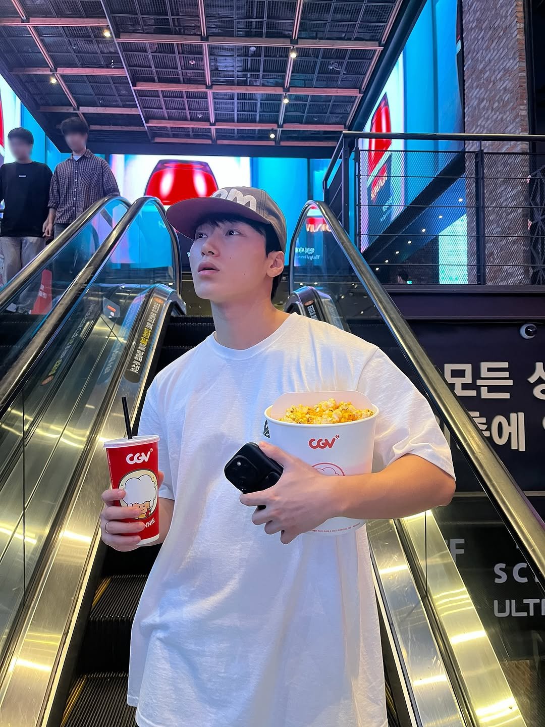 Photo by 산 (SAN) on October 09, 2025. May be an image of popcorn and french fries.