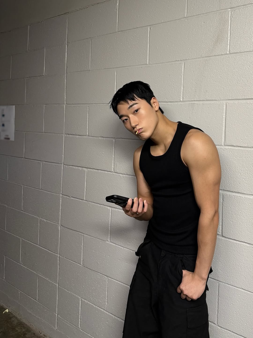 Photo by 산 (SAN) on July 18, 2025. May be an image of one or more people, phone, activewear, tanktop, sportswear and sweatpants.