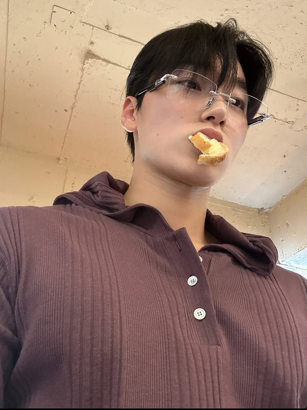 Photo by 산 (SAN) on July 04, 2025. May be an image of breadstick, crackers, cigarette and wafer.