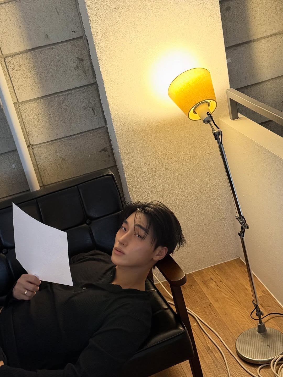 Photo by 산 (SAN) on January 27, 2026. May be an image of one or more people, hair, people studying, lamp and text.