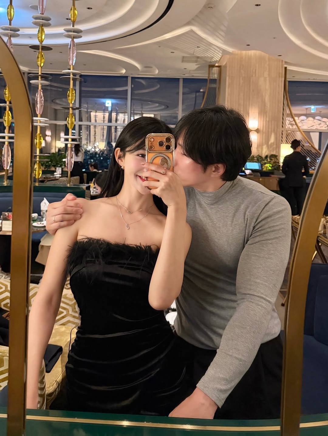 Photo by 최 유진 on December 20, 2025. May be an image of one or more people, people kissing and text.