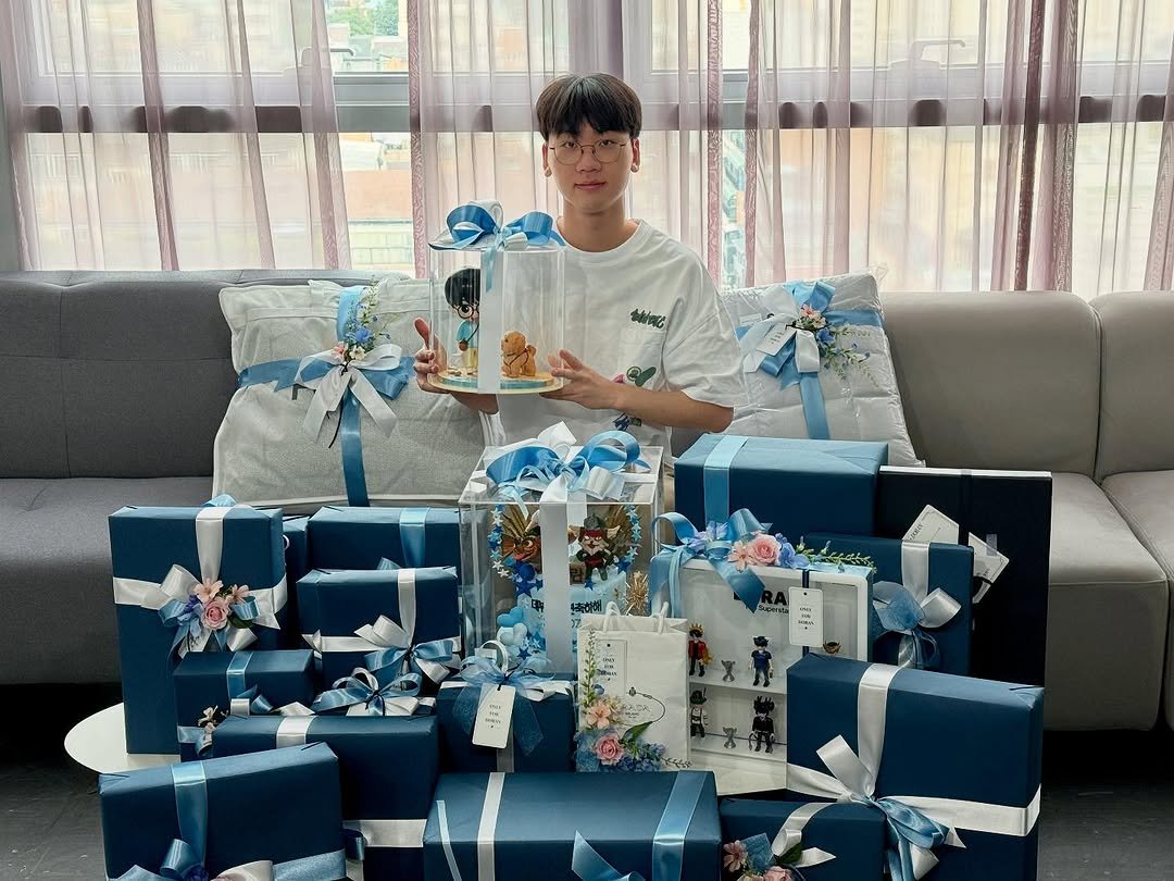 choi_doran 게시물 이미지: (늦었지만) 기분좋은 생일 보내게 해주셔서 감사합니다~
앞으로도 항상 감사한 마음...