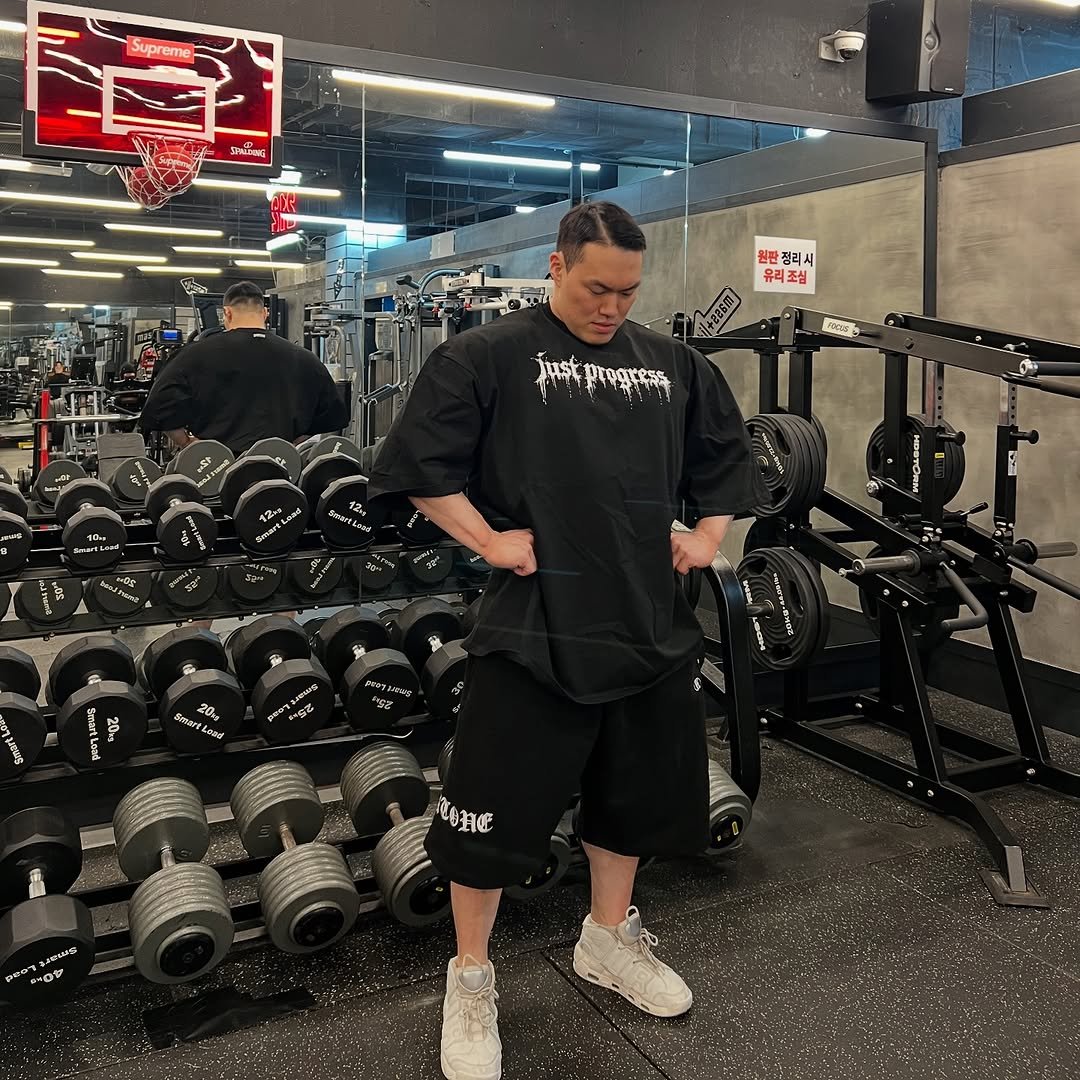 choi_jin_young93 게시물 이미지: 뚜껑 다듬고
.
올블랙 오버핏 세트 : @watone_official