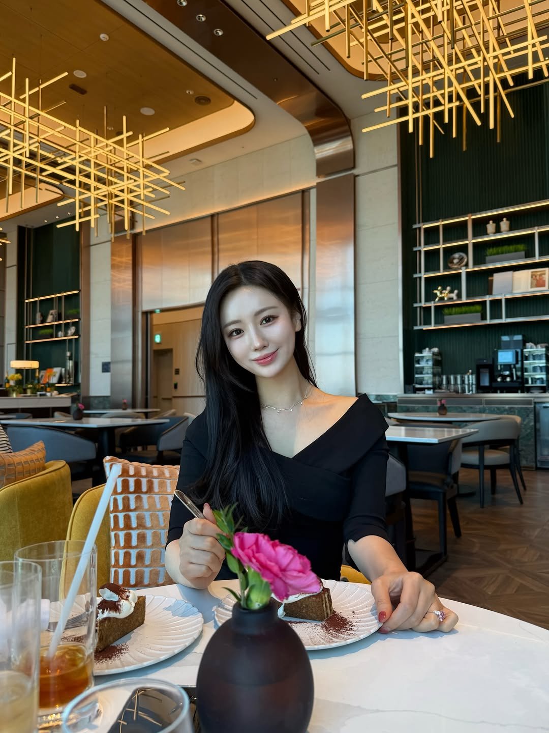 choicoco__ 게시물 이미지: 아차산 뷰 보면서 먹는 브런치 🍽️

풀만 앰배서더 서울 이스트폴 24층에서...
