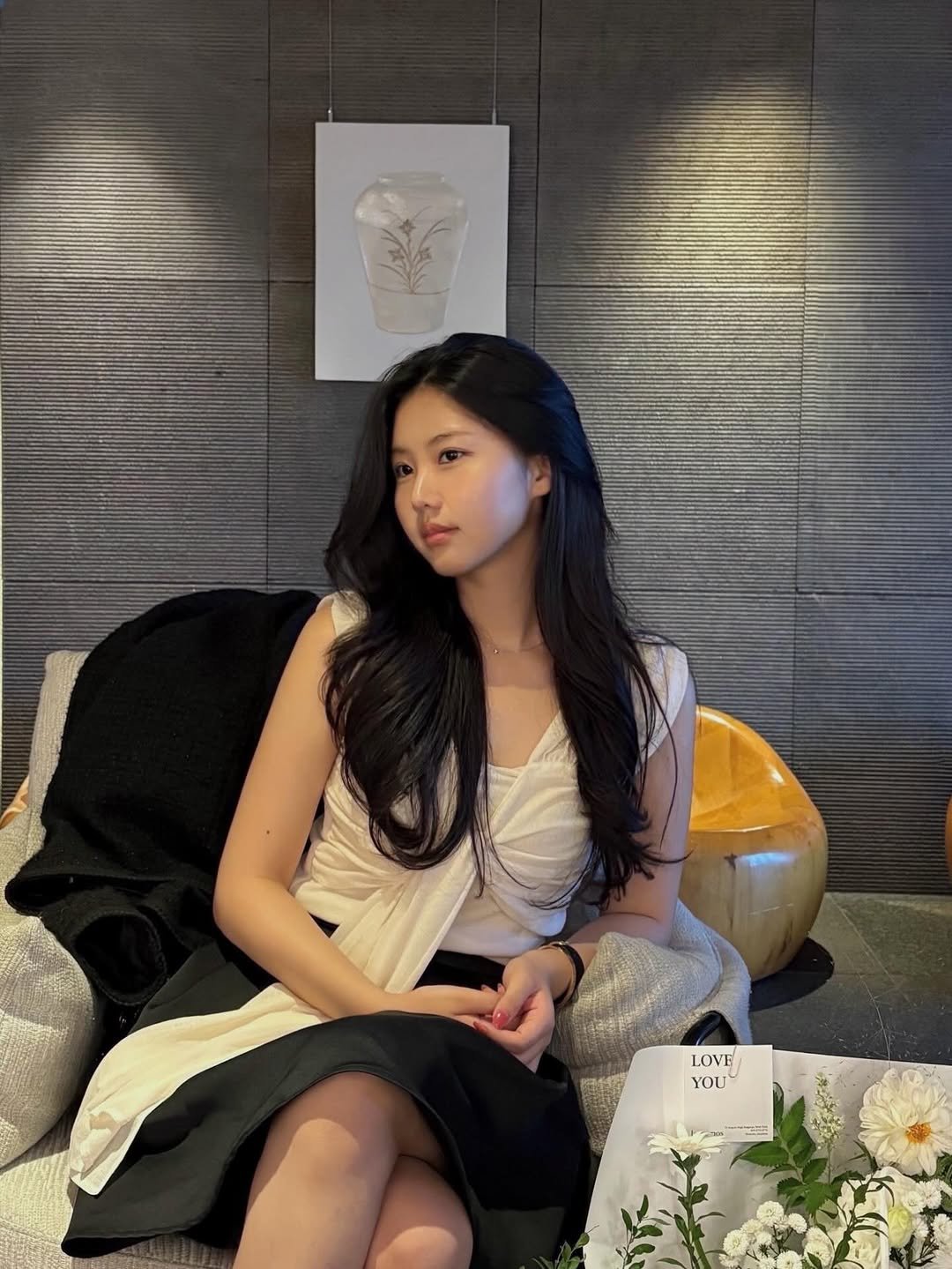 Photo by 최소연 on November 25, 2025. May be an image of one or more people, hair, dress and text.