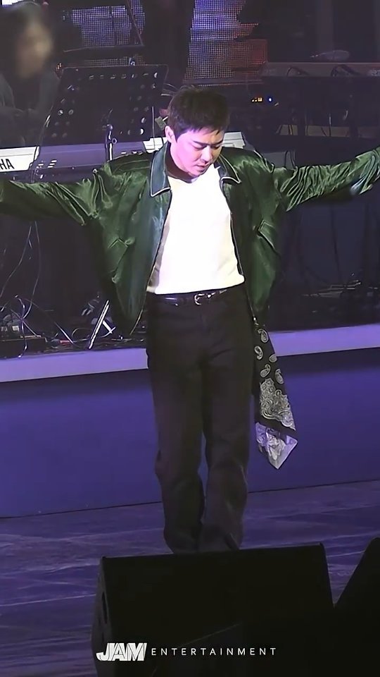 chojungseok_fanpage 게시물 이미지: 'Standing Next to You' 정석 ver. 직캠...