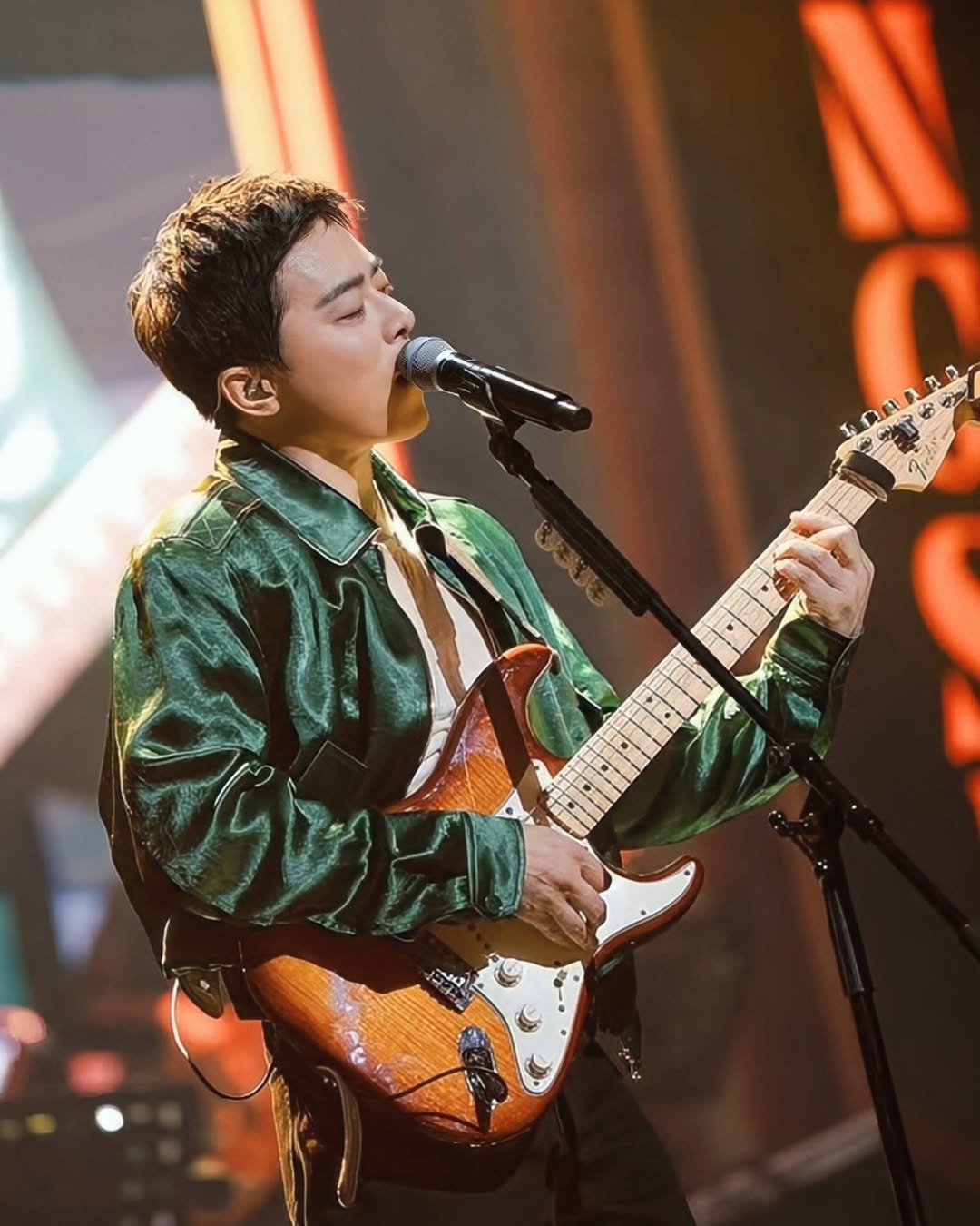 Photo by 조정석 CHO JUNG SEOK on November 23, 2025. May be an image of guitar, concert and text.