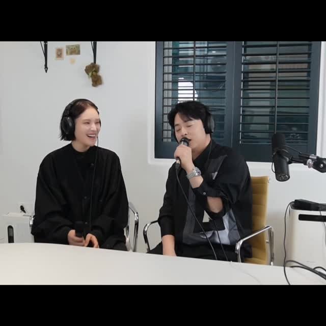 chojungseok_fanpage 게시물 이미지: 고막 부인 거미와 듀엣 말아봤습니다🎤😍 조정석X거미 토크부터 라이브까지🎵

풀버전은...