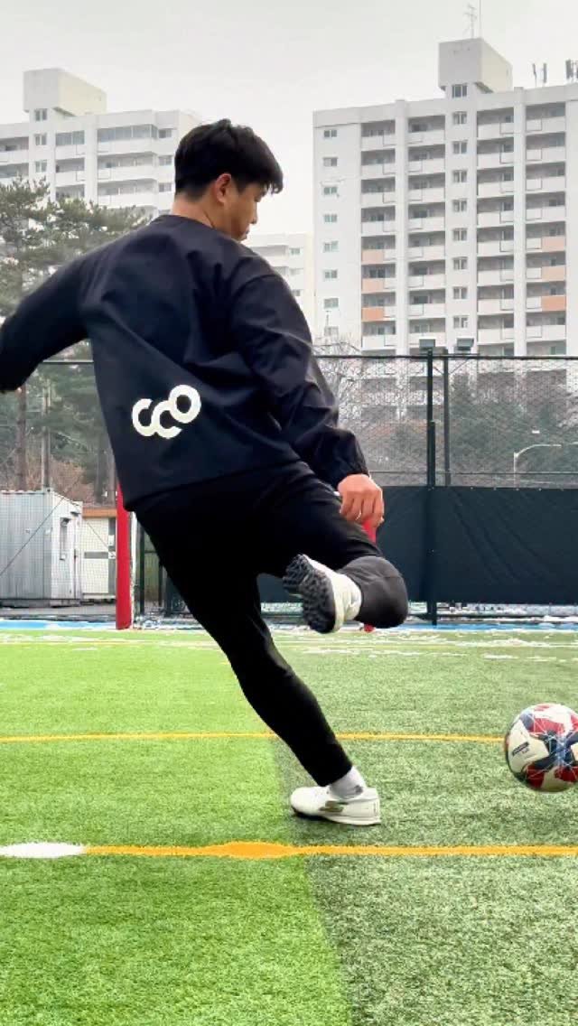 chook_bum 게시물 이미지: 하프발리 슬로우
Half volley slo-mo
.
.
.
👕...