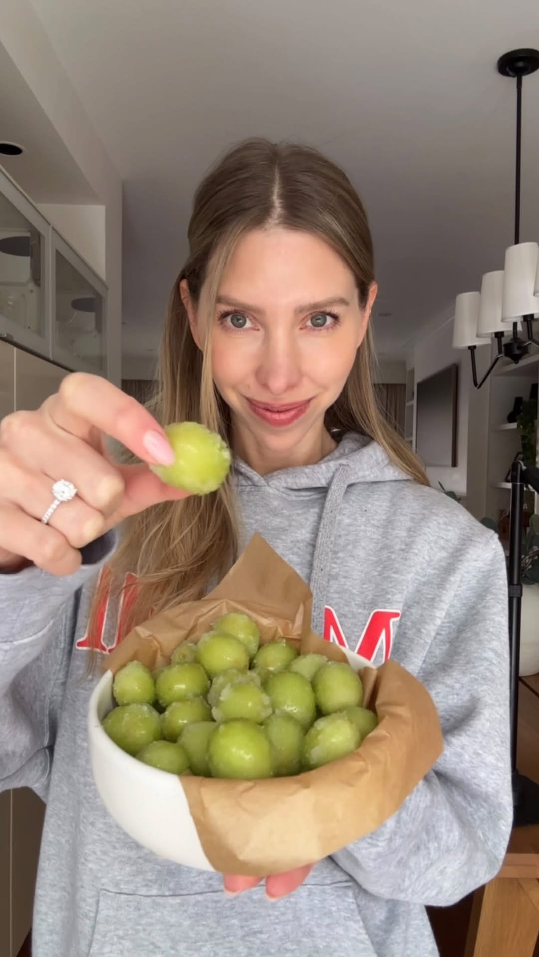 choosingchia 게시물 이미지: Day 6: Homemade ‘fruit riot’ sour grapes!🍇

So...