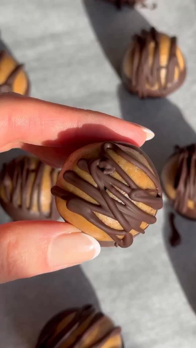 choosingchia 게시물 이미지: Healthy Peanut Butter Buckeyes 🥜🍫
 COMMENT...