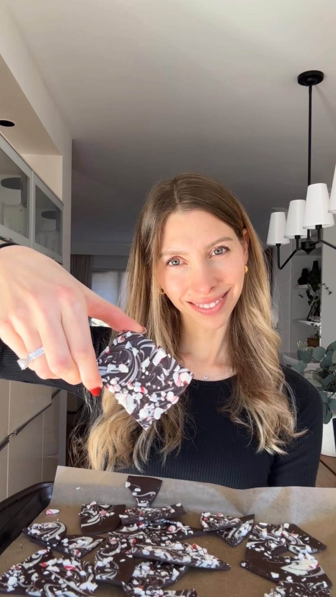 choosingchia 게시물 이미지: Marbled Peppermint Bark 🍫❄️
 COMMENT “RECIPE”...