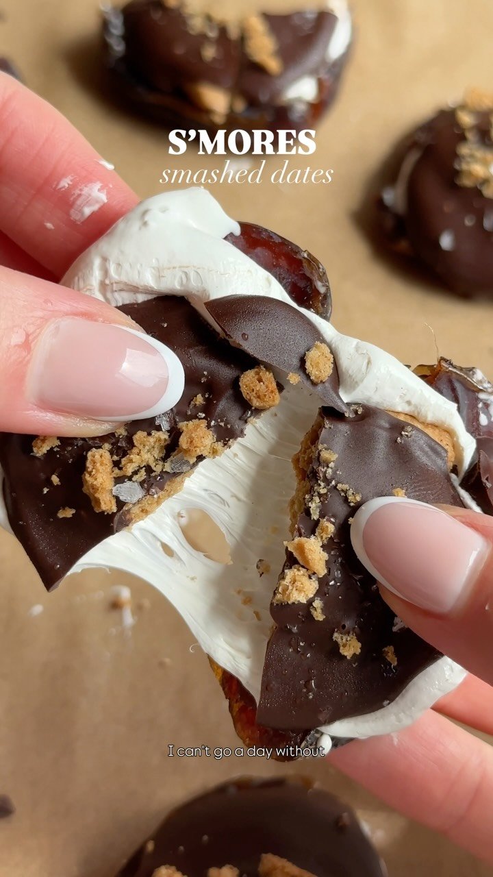 choosingchia 게시물 이미지: Viral S’mores Smashed Dates!🍫🪵🔥 (Recipe in...