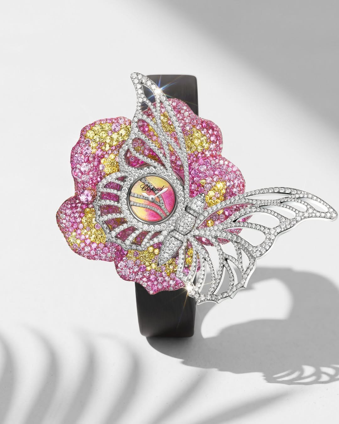 chopard 게시물 이미지: A secret held beneath wings of light. 
This...