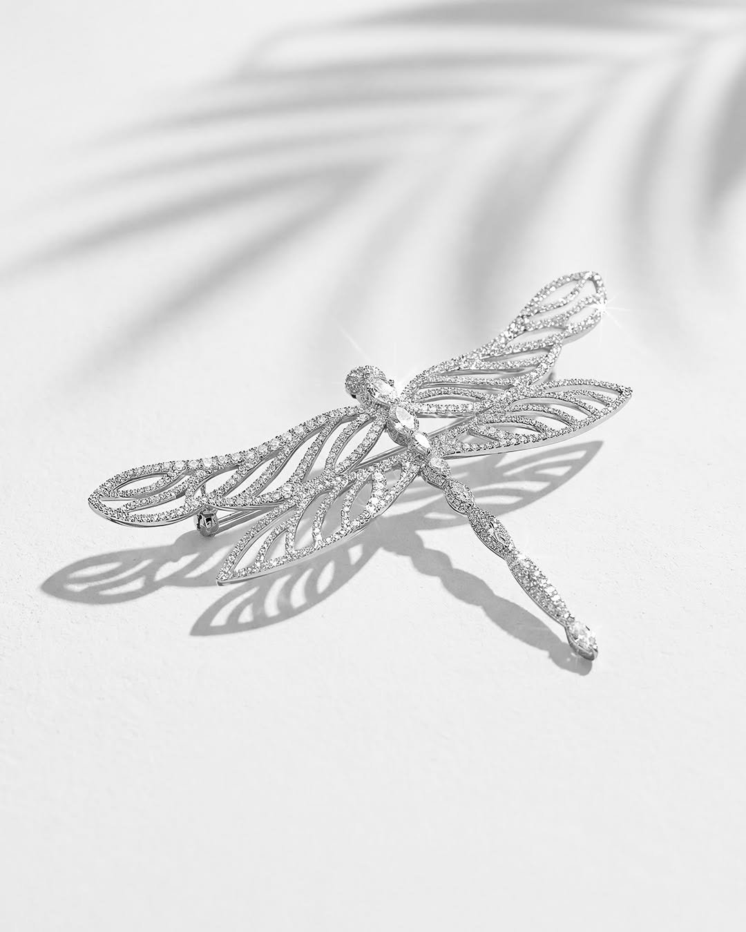 chopard 게시물 이미지: About to take flight. 
This unique dragonfly...