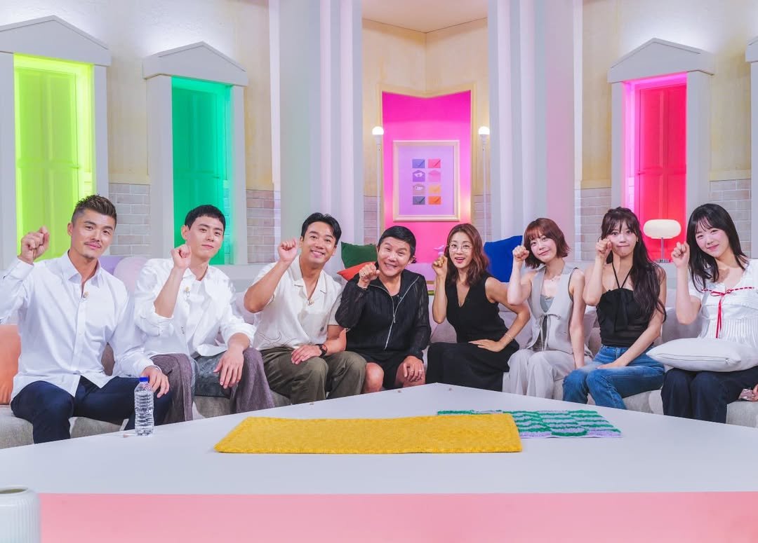 Photo by 조세호 on July 31, 2025. May be an image of 8 people, hair, top and text.