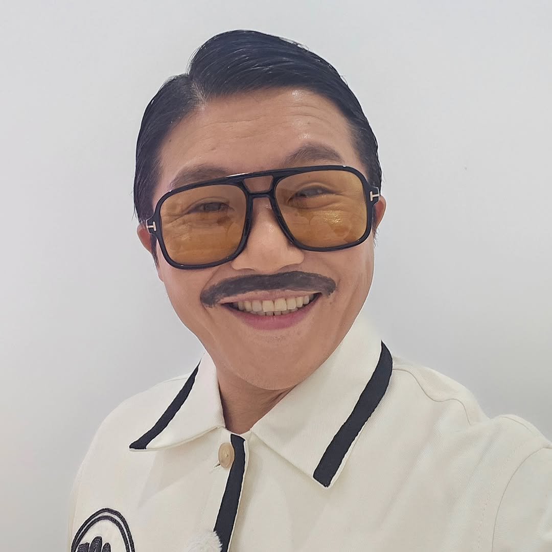 Photo by 조세호 on October 05, 2025. May be a selfie of 1 person, hair, eyeglasses, bolo tie and text.