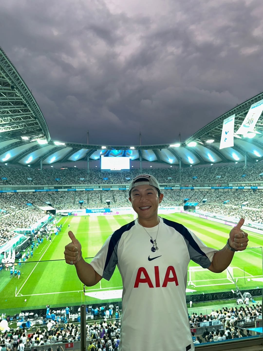 Photo by 조세호 on August 03, 2025. May be an image of 1 person, playing soccer, playing football, stadium and text.