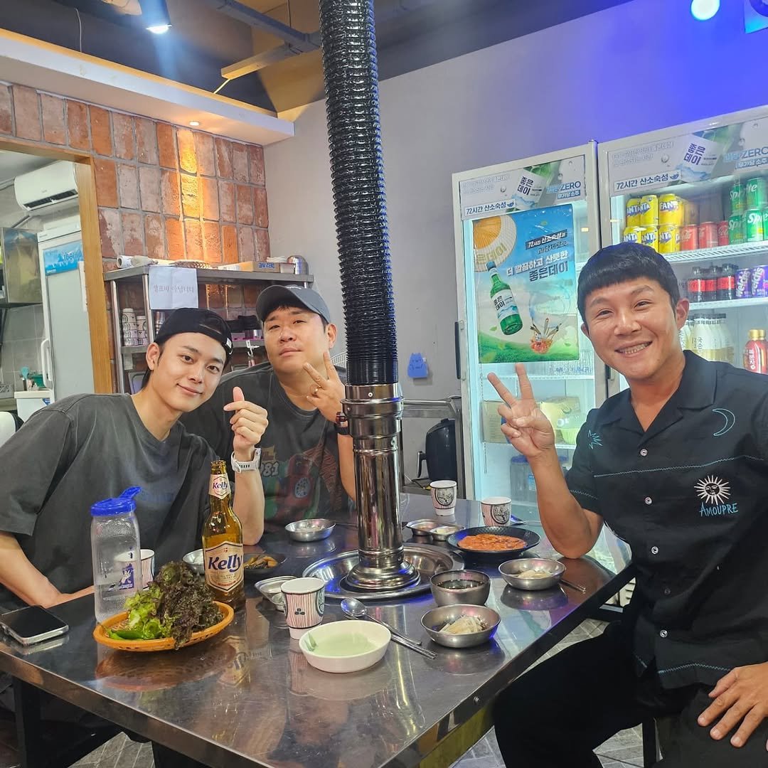 Photo shared by 조세호 on August 28, 2025 tagging @131moon_, and @official_yooseonho. May be an image of 3 people, hot pot and text.