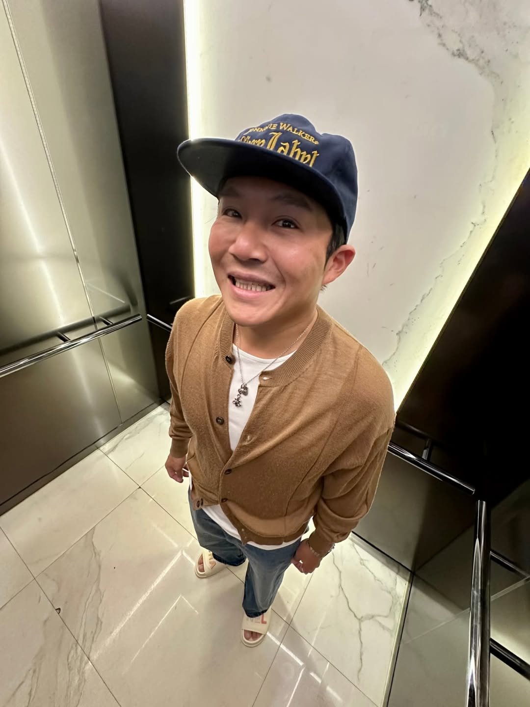 Photo by 조세호 on August 24, 2025. May be a selfie of 1 person, smiling, hat, cardigan and text.