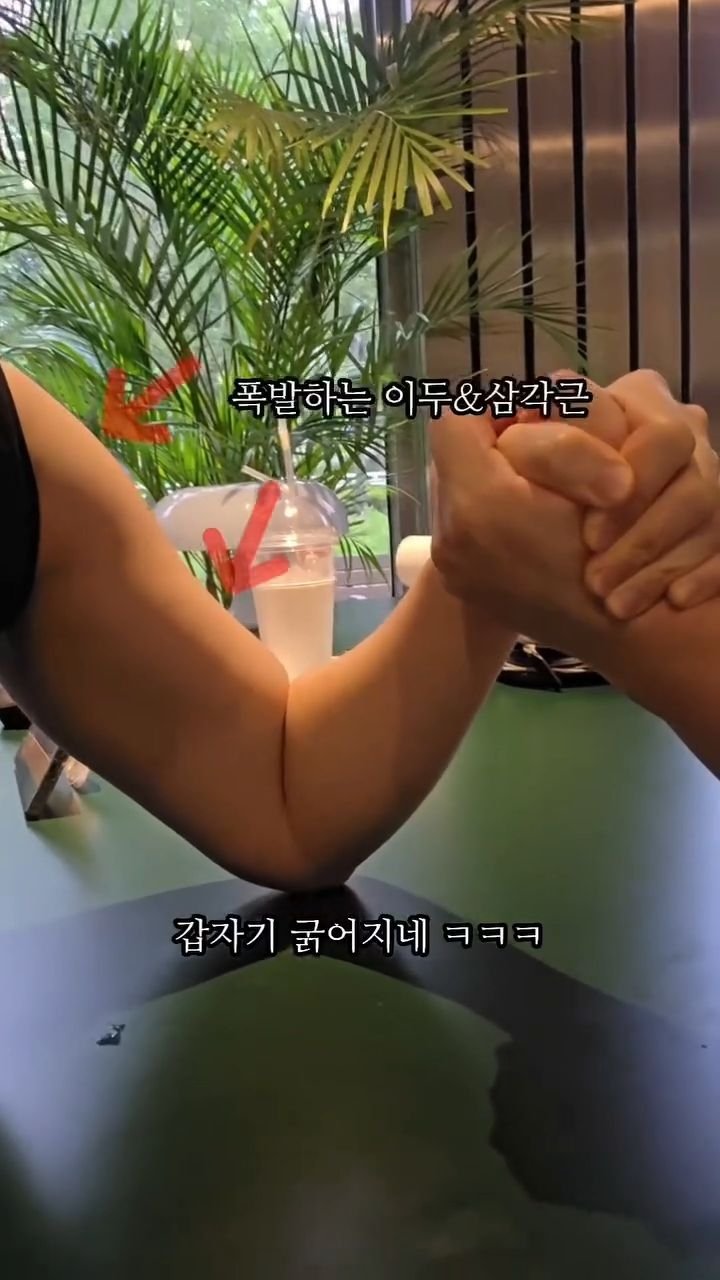 chostrong_1 게시물 이미지: 유튜버 조스트롱이랑 팔씨름 대결 @chostrong_1