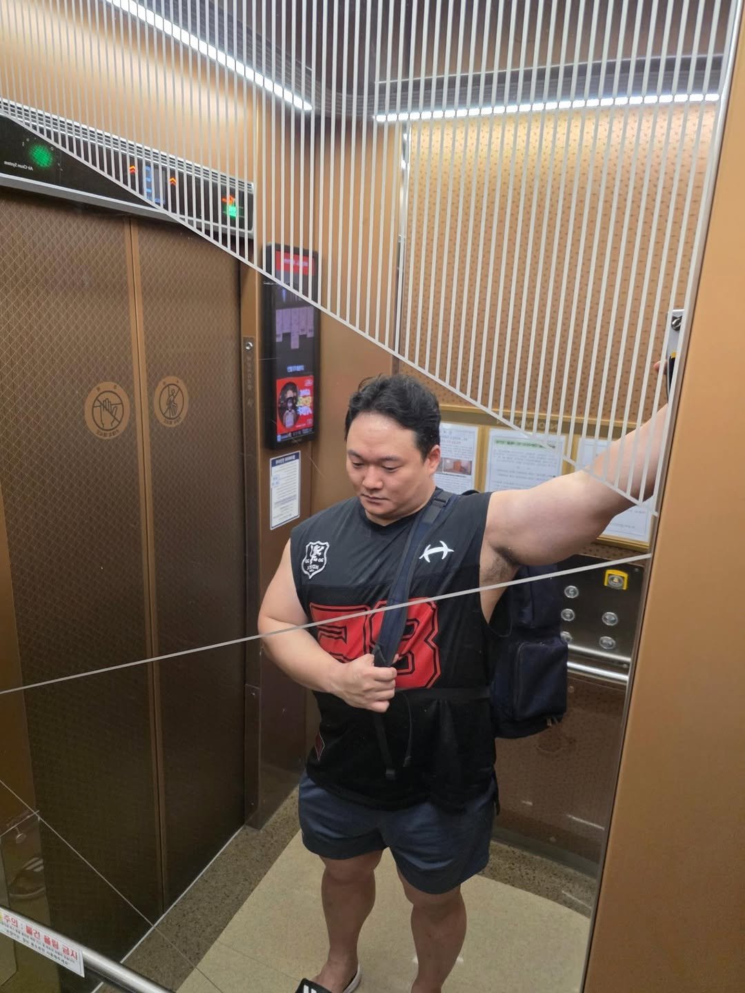 chostrong_1 게시물 이미지: 🙋‍♂️🤳😜
이렇게 찍는게 아닌가.
엠지인지 엄지인지 트렌드 따라가기...