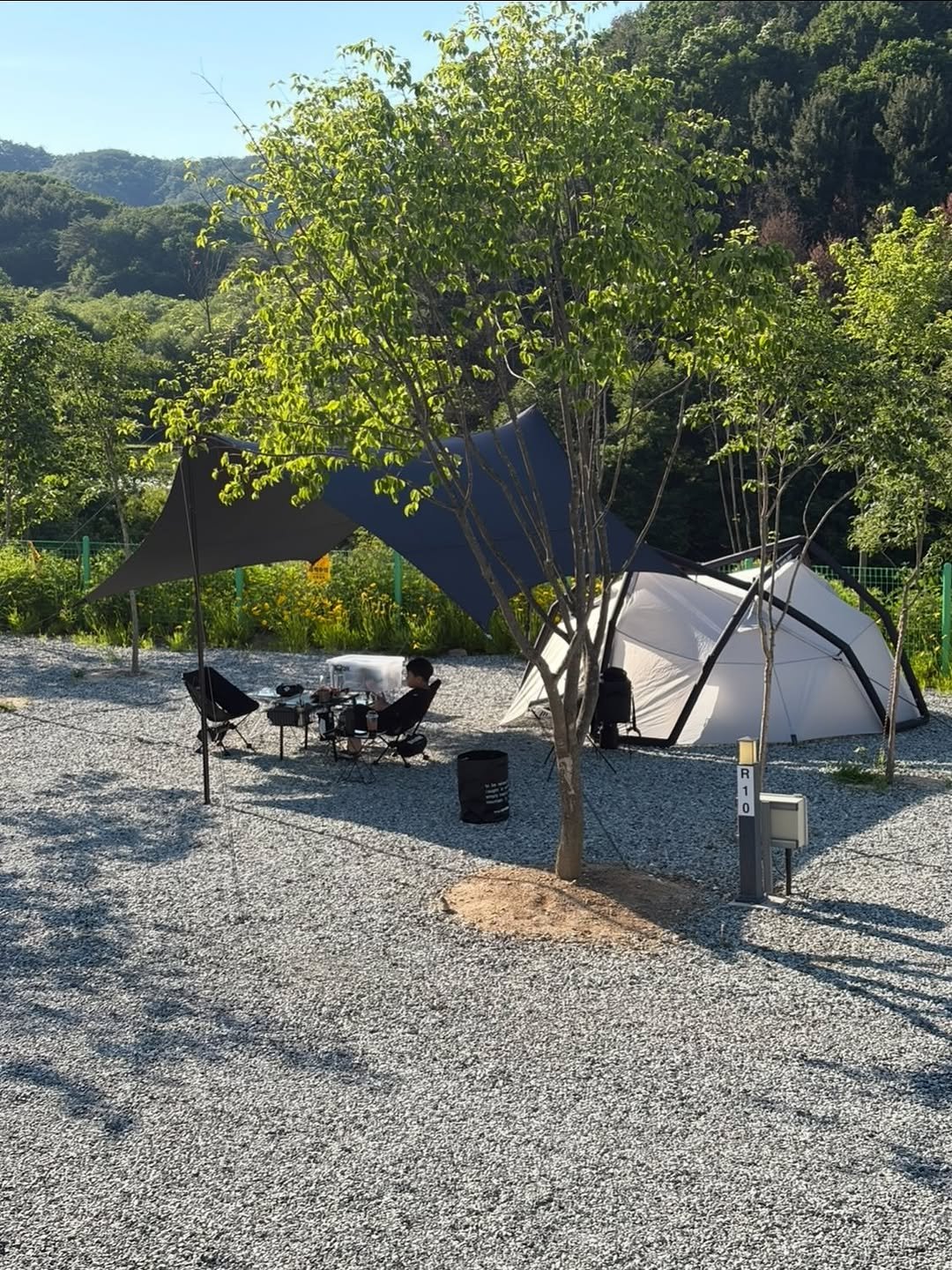 chosun 게시물 이미지: 아빠와 아들의 캠핑데이🏕️엄마는 사진으로 함께ㅎ.  꼬맹이는 아빠와 점점 깜시가...
