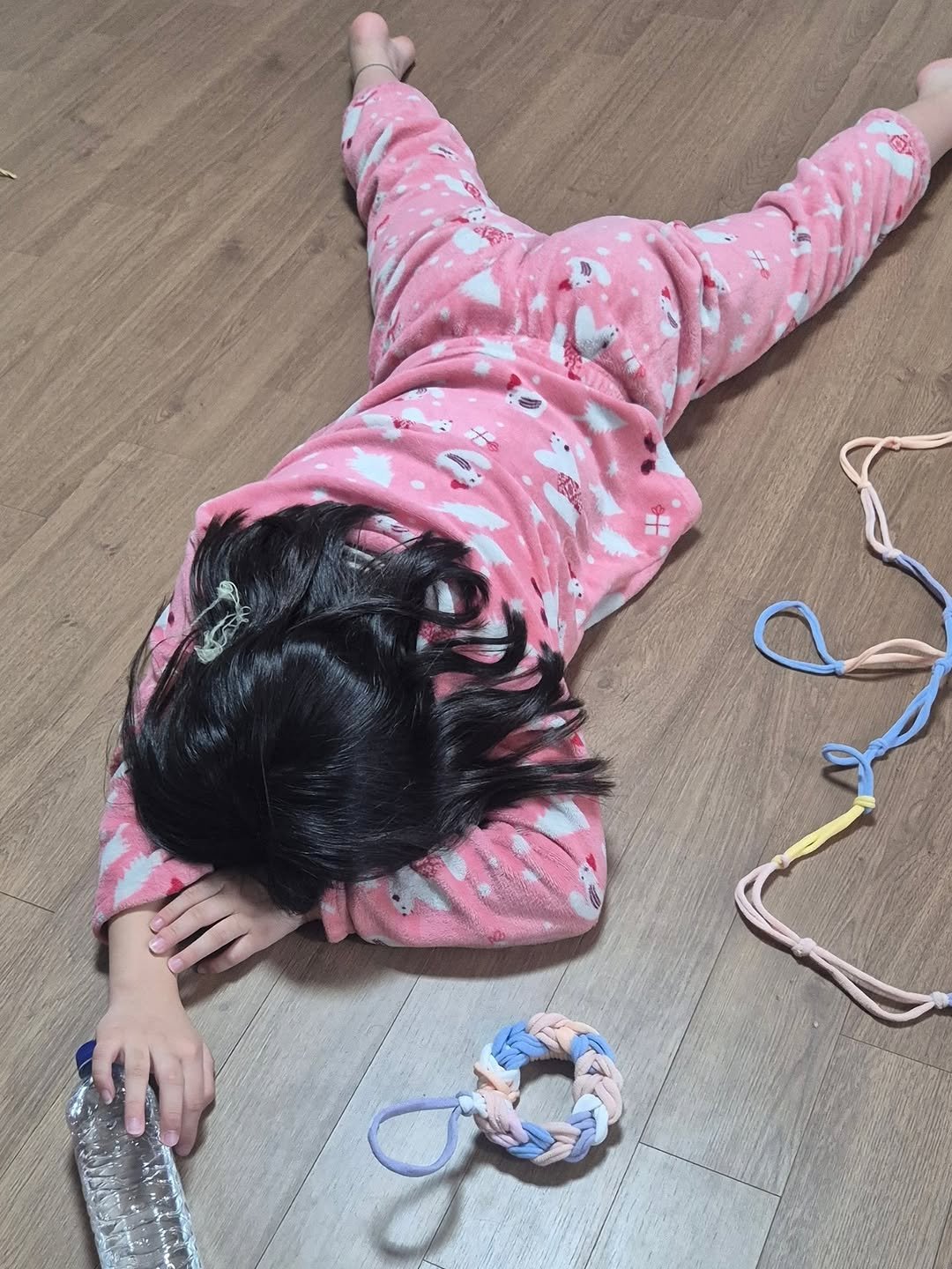 Photo shared by 초초❤ / 89부부의 일상 on December 23, 2025 tagging @89bubu_89man. May be an image of sleeping, sleepwear and text.